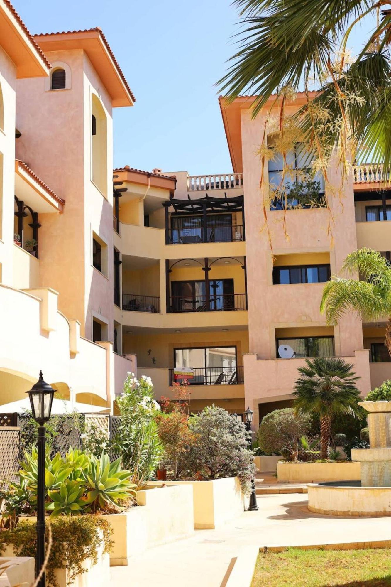 Queens Gardens Paradise Vip, Pool, Mall, Sea Paphos Exterior photo